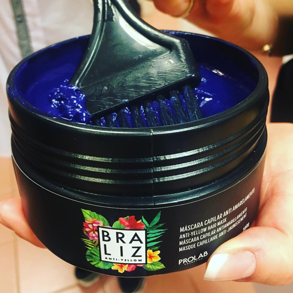 <h3>SOLO VENTA A PROFESIONALES </h3>
Tratamiento capilar Matizador y Reestructurante que realza el   BRALIZ ANTI-YELOW MASK 300ml16.70